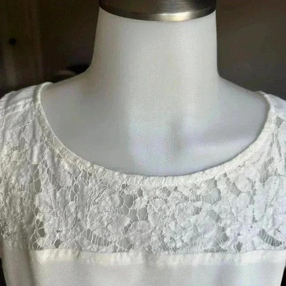 Size S Off White lace flowy blouse from New York & Company - Picture 2 of 5